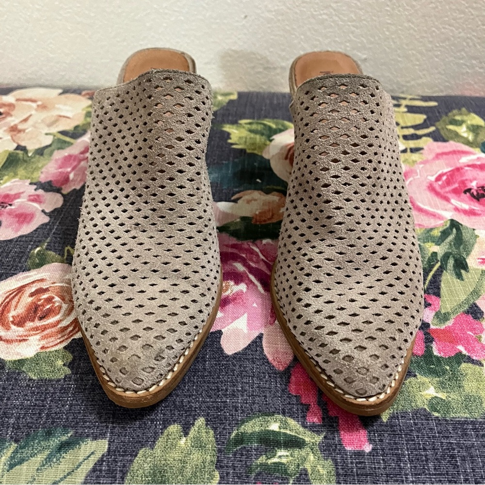 Jeffrey Campbell Suede Perforated Tan Booties size 7.5 - Picture 5 of 7